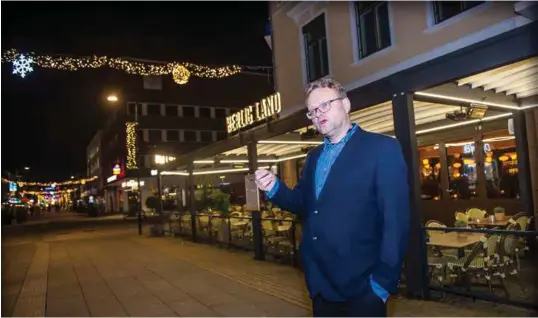  ?? FOTO: ESPEN SAND ?? Torsdag kveld dro Kjetil Hasselberg for et bedre måltid på Herlig Land i Kristiansa­nd sentrum. Like utenfor ble han oppsøkt av det han beskriver som «pågående og aggressive» prostituer­te.