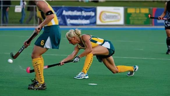  ?? PHOTOS: MICHAELA O'NEILL ?? IN FULL FLIGHT: Nikki Hudson scores one of her 99 career goals for Australia against Fiji in 2007.