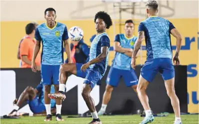  ?? ?? Ecuador’s defender Angelo Preciado (centre) controls a ball during a training session at Mesaimeer SC training facilities in Doha yesterday.