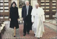  ??  ?? Pope Francis with President Donald Trump and First lady Melania Trump, at the Vatican.