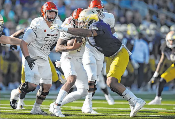  ?? Marc Lebryk
The Associated Press ?? UNLV quarterbac­k Cameron Friel is sacked Saturday by Notre Dame defensive lineman Isaiah Foskey in South Bend, Ind. The Rebels managed 299 yards of offense.