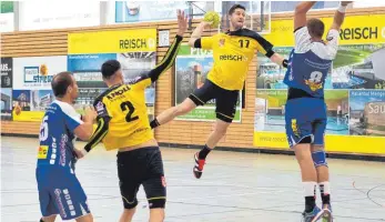  ?? FOTO: KARL-HEINZ BODON ?? Istvan Gaspar (mit Ball) und der TSV Bad Saulgau wollen dem Auftaktsie­g gegen Uhingen einen weiteren doppelten Punktgewin­n folgen lassen.