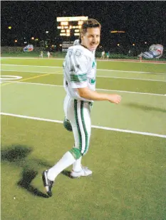  ?? BRYAN SCHLOSSER ?? Dave Ridgway on the old, oft-maligned turf of Taylor Field. The placekicke­r played for Saskatchew­an from 1982 to 1995.