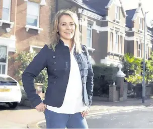  ??  ?? ●●Sarah Beeny says government house-building plans are welcome