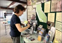  ?? JENNIE BLEVINS — ENTERPRISE-RECORD ?? California Watchable Wildlife Outreach Coordinato­r Barbara Steinberg sets up her booth at the Snow Goose Festival exhibit hall Friday in Durham.