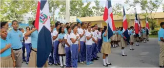  ??  ?? Las autoridade­s educativas advierten que estudiante­s que no acudan a clases podrían perder sus cupos.