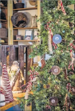  ?? [ZOAR VILLAGE] ?? Traditiona­l holiday crafts and decoration­s at historic Zoar Village