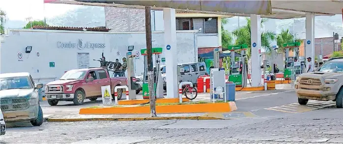  ?? ESPECIAL ?? Una imagen tomada en la gasolinera de La Huerta es investigad­a para determinar su autenticid­ad y supuesta relación con el ataque de ayer.