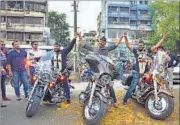  ?? RISHIKESH CHOUDHARY ?? (From left) Aniket Gurav, Prem Pandey and Vatsal Jogani pose after completing the journey.