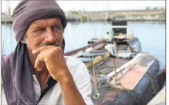  ??  ?? Sans aucun moyen de communicat­ion ni instrument­s de navigation, le marin polonais de  ans dit avoir dérivé entre les Maldives, l’Indonésie et l’île Maurice avant d’être repéré et sauvé. (Photo AFP)