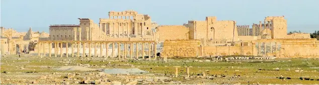  ??  ?? Imponente La struttura, imponente, del tempio di Bel, a Palmira, prima della parziale distruzion­e che sarebbe avvenuta nei giorni scorsi. Edificato nel I secolo d.C., in epoca araba era diventato una fortezza con annessa moschea