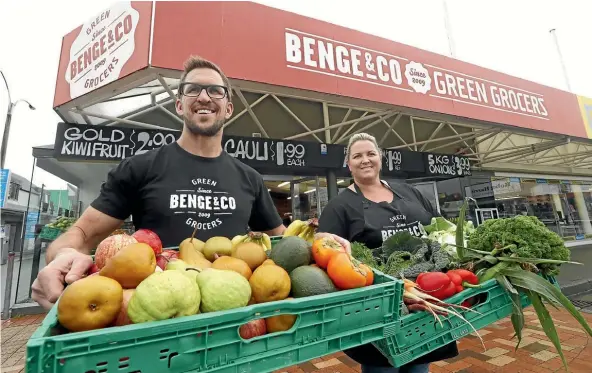  ?? MARTIN DE RUYTER/STUFF ?? Colin and Sarah Benge of Benge & Co deal direct with growers where possible and are uncompromi­sing about quality.