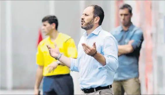  ?? FOTO: MIREYA LÓPEZ ?? Jabi Luaces El entrenador del Gernika está armando junto a Endika Bordas una plantilla que volver a competir en Segunda B