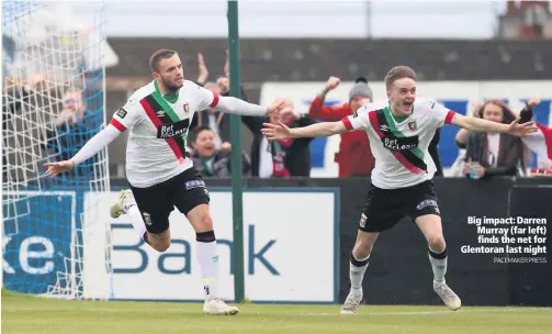  ?? PACEMAKER PRESS ?? Big impact: Darren Murray (far left) finds the net for Glentoran last night