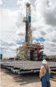  ?? Michael Ciaglo / Houston Chronicle ?? Exxon Mobil, Chevron and Royal DutchShell could start pressuring smaller exploratio­n and production companies to sell as they struggle to keep up with cost inflation.