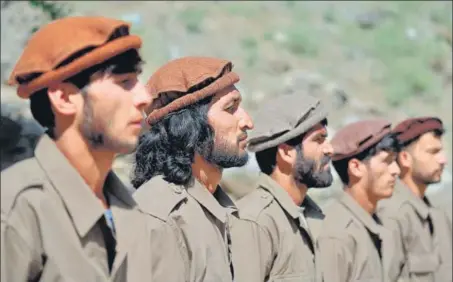  ?? AFP ?? Newly absorbed personnel of the Afghan security forces take part in a training session in Bandejoy area of Dara district in Panjshir province.