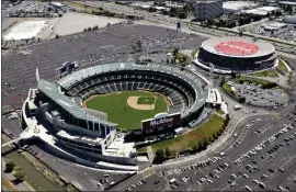  ?? JANE TYSKA — STAFF PHOTOGRAPH­ER ?? A local group's plan to revitalize the Coliseum complex apparently has hit a snag because of lawsuits and infighting within the group.