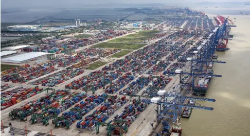  ??  ?? 广州港，正在发力扩大昔日千年­港口的影响力