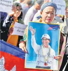  ??  ?? Supporters of Kem Sokha stand outside the Appeal Court during a bail hearing for the jailed opposition leader in Phnom Penh, Cambodia. — Reuters photo