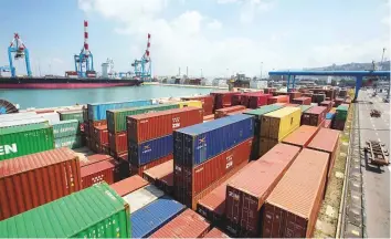  ?? Reuters ?? ■ Containers at the port of the northern Israeli city of Haifa. DP World and Israel Shipyards will set up a joint venture to participat­e in the tender for privatisat­ion of Haifa port.