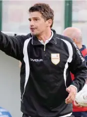  ??  ?? Arturo Di Napoli, 41 anni, allenatore del Messina