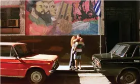  ??  ?? A couple kiss between two classic Ladas in Havana. Photograph: John Moore/AP