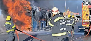  ?? AYANDA NDAMANE African News Agency (ANA) ?? A MYCITI bus in flames in Khayelitsh­a yesterday on day one of a two-day taxi shutdown. |