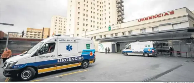  ?? ANTONIO L. JUÁREZ (PHOTOGRAPH­ERSSPORTS) ?? Urgencias del Hospital Virgen de las Nieves de Granada.