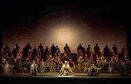  ??  ?? In scena
La prima del «Nabucco» di domenica sera al Maggio con Placido Domingo