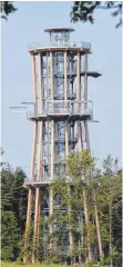  ?? FOTO: ANNETTE FRÜHAUF ?? Das Himmelsglü­ck ist Deutschlan­ds höchster Turm in Holzbauwei­se.