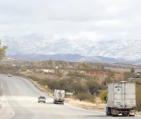  ?? ?? l Así se observaba la sierra nevada desde Magdalena de Kino, Sonora.