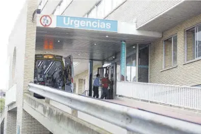  ?? NURIA SOLER ?? Los padres ingresaron a la menor en las urgencias del hospital Materno Infantil de la capital aragonesa.