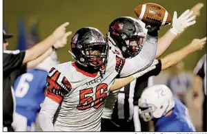  ?? Fort Worth Star-Telegram/BRANDON WADE ?? Taurean Carter (56), a three-star prospect ranked as the No. 44 defensive tackle nationally by 247 Sports Composite, finished his high school career with a school-record 17 sacks in three years, while also tallying 157 total tackles and 28 tackles for loss. Carter ultimately picked Arkansas over Florida, Texas, TCU, Texas Tech, Oklahoma State and others.