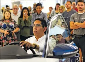  ?? CONTRIBUTE­D PHOTO ?? Car Mechatroni­cs Program graduate Jesus Espinosa demonstrat­es the Volkswagen Passat driving simulator he and classmates designed and built as their capstone project.