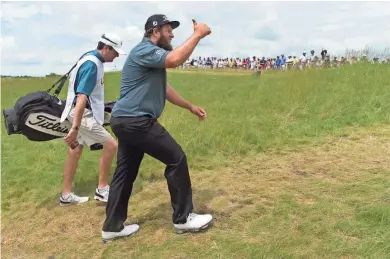  ?? MARK HOFFMAN / MILWAUKEE JOURNAL SENTINEL ?? Andrew Johnston of London responds to cheers of "Beef" while walking to the first tee during the third round of the U.S. Open.