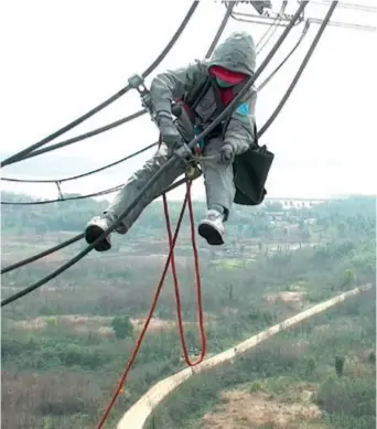  ??  ?? Hu Hongwei, an employee of State Grid Hubei Electric Power Co., does maintenanc­e work in Wuhan, Hubei Province in central China, on March 9, 2020