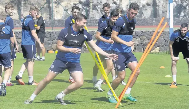  ?? Www.rochdaleaf­c.co.uk ?? ●●Steven Davies in action during Rochdale’s pre-season training camp in Tenerife