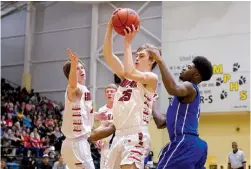  ?? Staff photo Joshua Boucher ?? CHAPEL HILL 59, DAINGERFIE­LD 41. Chapel Hill’s Josh Simmons recovers a rebound against Daingerfie­ld on Tuesday during a Class 3A regional quarterfin­al game at Mount Pleasant’s Willie Williams Gym in Mount Pleasant, Texas. Chapel Hill shot 52 percent on...