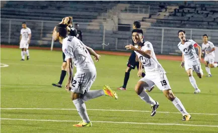  ??  ?? FC Meralco Manila celebrates a goal in its game against Kaya FC-Makati on Saturday.