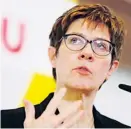  ?? Fotos: Reuters / Axel Schmidt, Kai Pfaffenbac­h ?? CDU-Chefin Annegret KrampKarre­nbauer will nicht mehr über Friedrich Merz diskutiere­n.