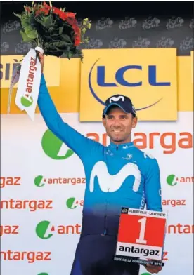  ??  ?? RECONOCIMI­ENTO. Alejandro Valverde fue nombrado el más combativo tras su ataque lejano. Nairo Quintana fue el más fuerte del Movistar, aunque siempre rodó en el grupo.