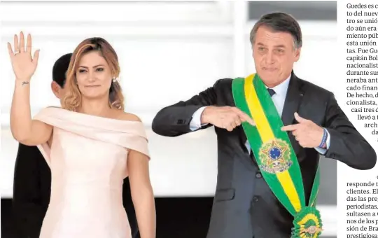  ??  ?? Jair Bolsonaro, en la toma de posesión junto a su mujer Michelle AFP