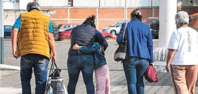  ?? ARACELY MARTÍNEZ /OVACIONES ?? Las mujeres liberadas se reunieron con sus familias