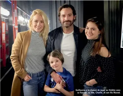  ??  ?? Guillaume a la chance de jouer au théâtre avec sa fiancée, sa fille, Charlie, et son fils Manoé.