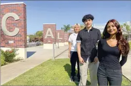  ?? Soudi Jiménez Los Angeles Times ?? STUDENTS Lana Leos, left, Edwin Sandoval and Jesenia Yánez say they are excited about East Los Angeles College’s Central American studies program.