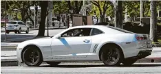  ?? Foto: Michael Gebhardt ?? Zusammen mit dem Ford Mustang der Prototyp des amerikanis­chen Muscle Cars: der kantige Chevrolet Camaro, gesehen in Los Angeles.