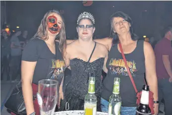  ?? FOTO: ALOIS GROSS ?? Auch als Fans der Edelrock-Band lässt sich an Halloween richtig feiern.