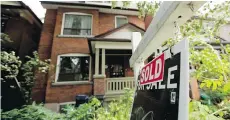  ?? TYLER ANDERSON/FILES ?? The Toronto Real Estate Board said Wednesday improvemen­t in Torontoare­a listings in September suggests that homeowners are anticipati­ng an uptick in sales activity through the fall.