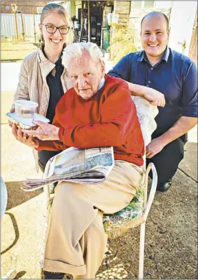  ??  ?? Boyce Chartered Accountant­s staff members Samantha Bravenboer and Peter Graham with Meals on Wheels client Bob Macdougal, 87, who is about to enjoy a hot meal while reading the local paper. PHOTO: DUBBO PHOTO NEWS