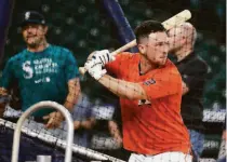  ?? Karen Warren / Houston Chronicle ?? The Astros’ Alex Bregman took batting practice Saturday, but his return date from a quad injury is unknown.